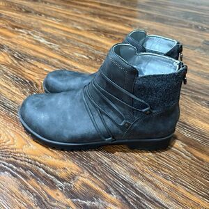 JBU Size 8 -1/2 Women's Abderdeen Water Resistant‎ Ankle Boot Gray Faux Leather